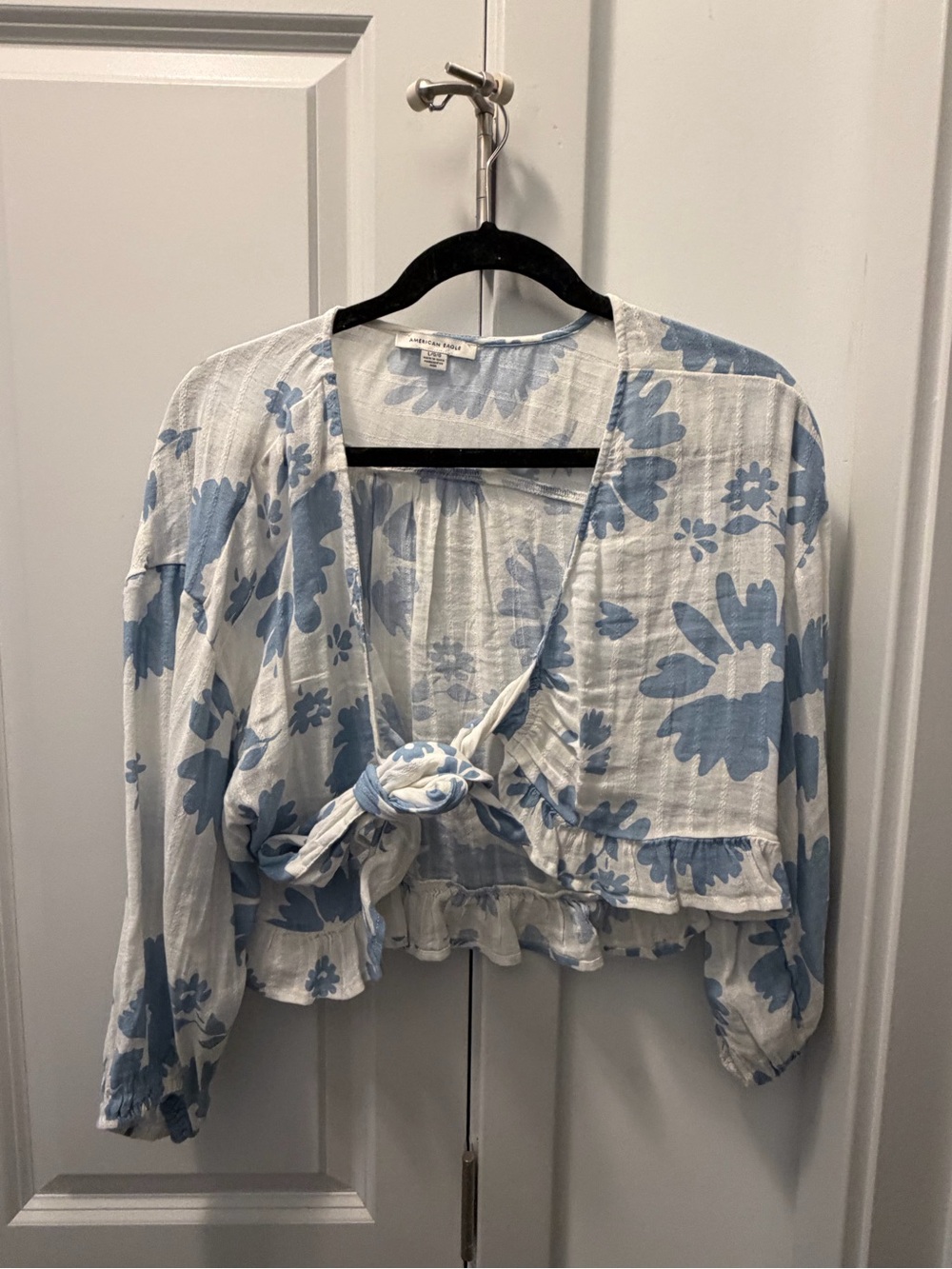 American Eagle Tie-Front Floral Crop Blouse in Light Blue and White